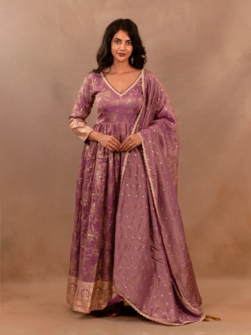 How to Travel With Heavy Ethnic Wear: Sarees, Lehengas and More Made Easy