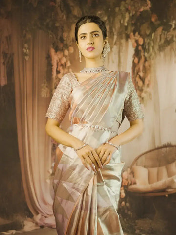 Choosing the Ideal Bridal Saree: Fabrics, Patterns, and Draping Styles