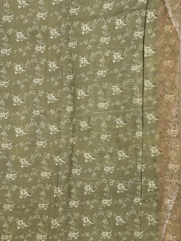 Coral Red Banarasi Saree with Flower Design on the Body with Contrast Border - Diadem