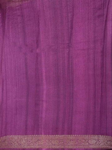 Green Banarasi Saree with Flower Motif on the Body with Contrast Zari Border - Diadem