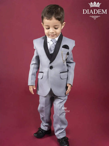 Santa Grey Coat Suit with Tie and Brooch - Diadem