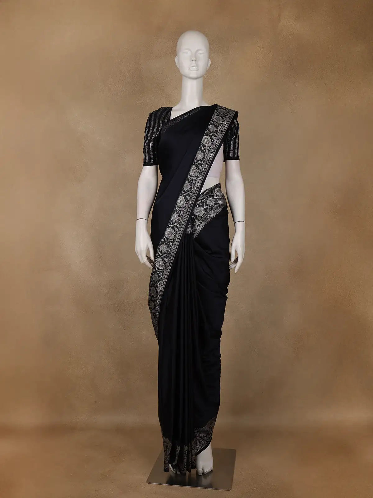 Black Solid Design Tussar Silk Saree - Diadem