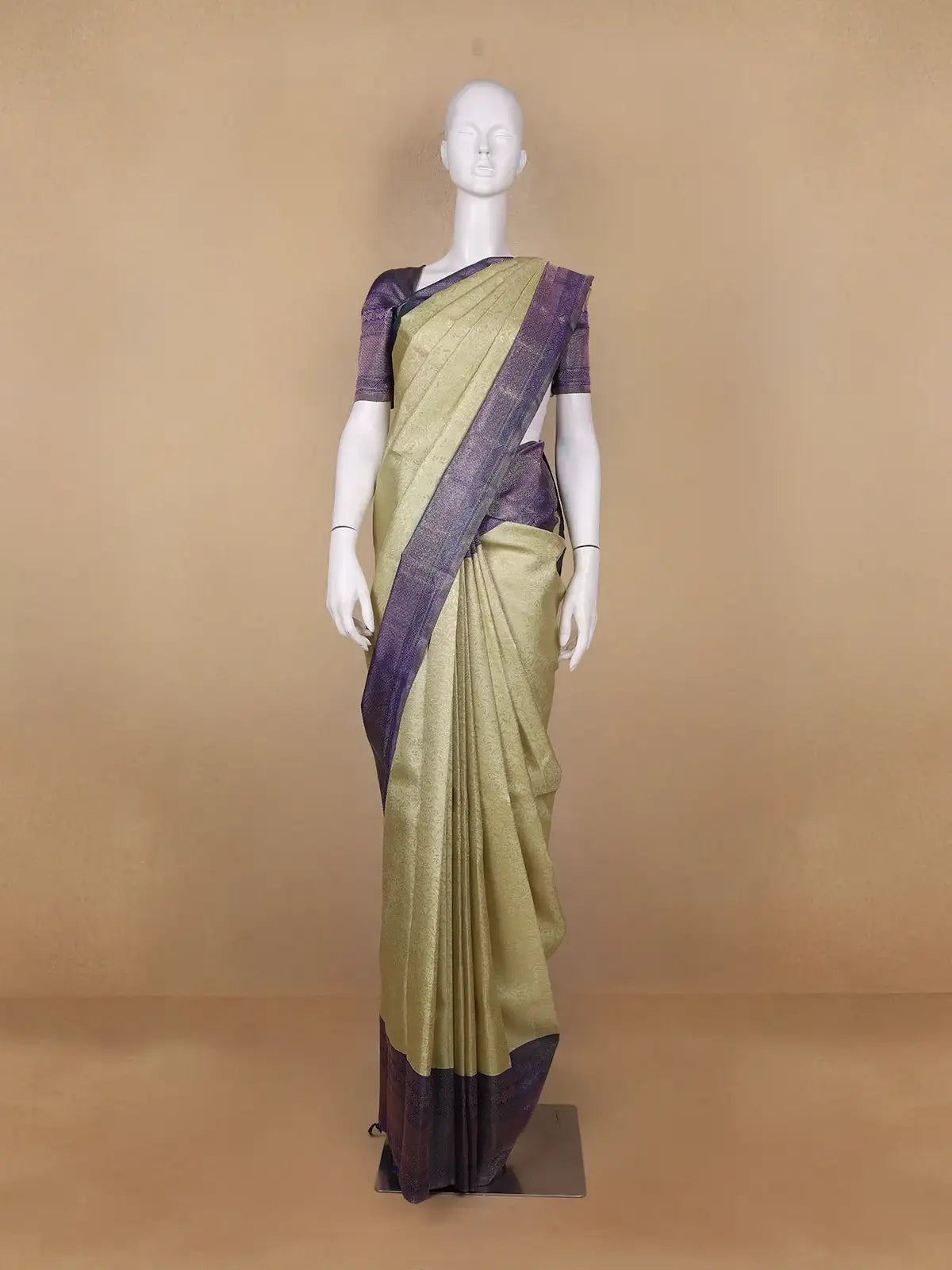 Cream Floral Woven Pure Kanchipuram Silk Saree - Diadem