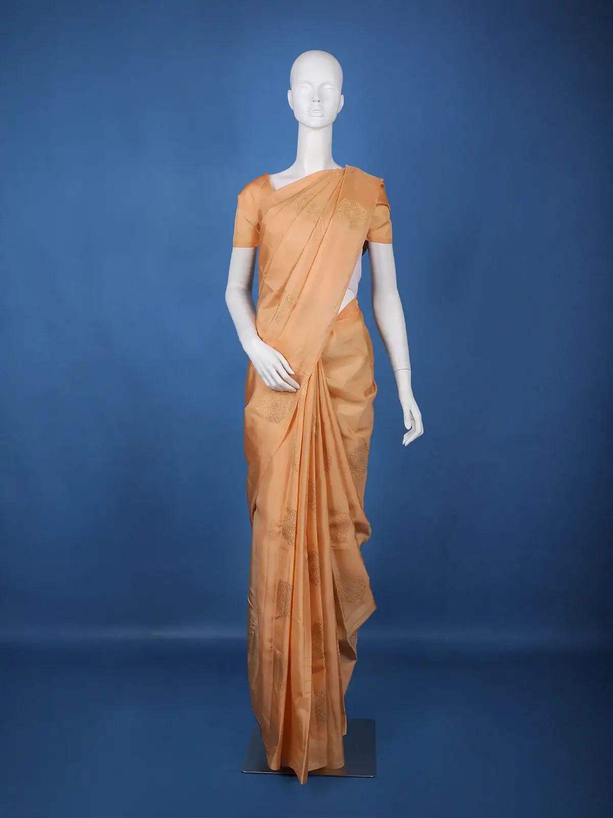 Light Peach Geometric Design Zari Woven Soft Silk Saree - Diadem
