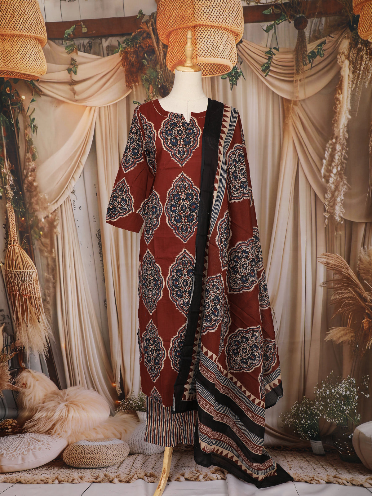 Maroon Geometric Printed Design Cotton Straight Cut Salwar Suit