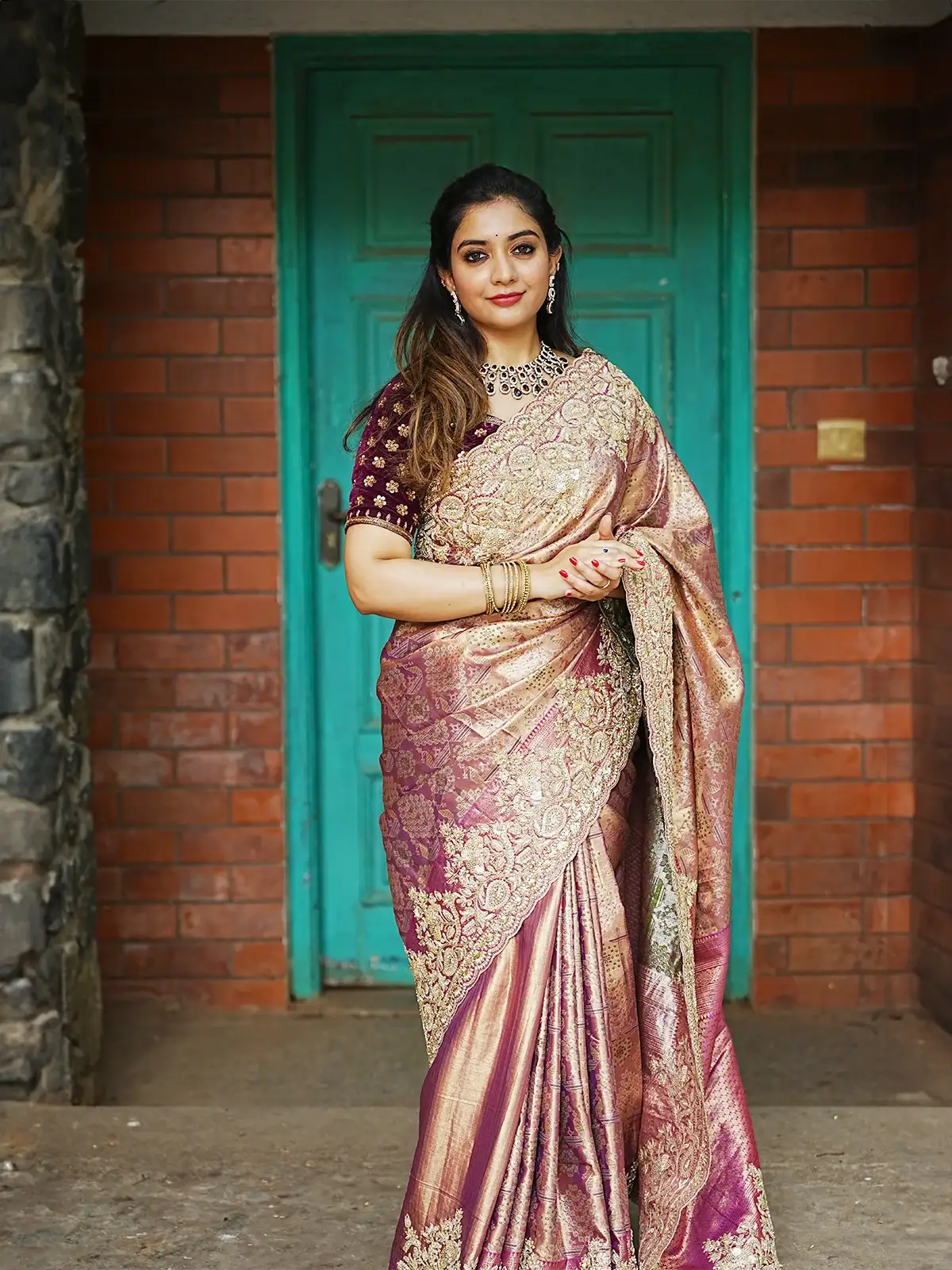 Onion Pink Floral Design Banarasi Silk Saree - Diadem