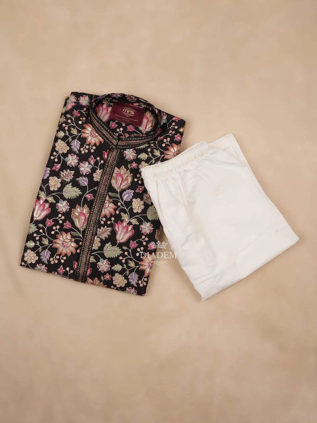 Black Kurta Set With Floral Designs and Embroidery With Pant - Diadem