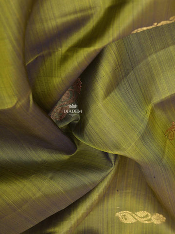 Green Pure Kanchipuram Bridal Silk Saree with Floral Design on the Body with Zari Border - Diadem