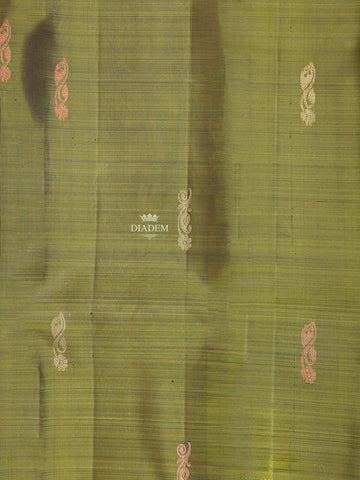 Green Pure Kanchipuram Bridal Silk Saree with Floral Design on the Body with Zari Border - Diadem