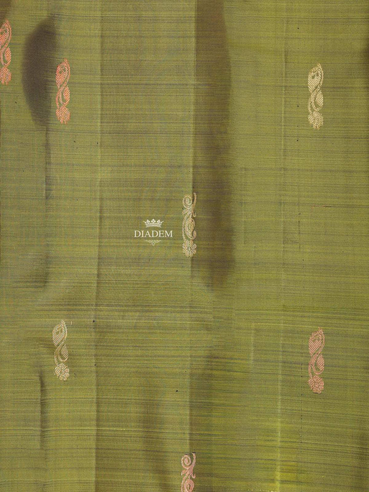 Green Pure Kanchipuram Bridal Silk Saree with Floral Design on the Body with Zari Border - Diadem