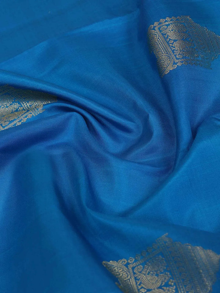 Navy Blue Pure Kanchipuram Bridal Silk Saree with Chariot Motifs on the Body with Zari Border - Diadem
