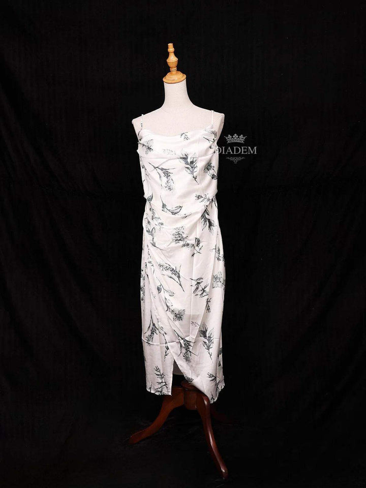 Off-White Ladies Salwar Suit Adorned with Floral and Leaf Designs - Diadem