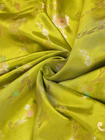 Green Banarasi Saree with Flower Design on the Body with Contrast Zari Border - Diadem