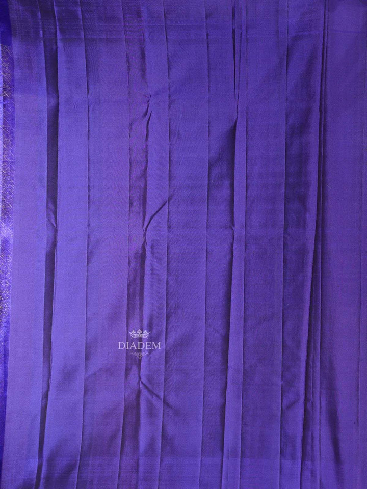 Green Pure Kanchipuram Bridal Silk Saree with Leaf Jacquard Design on the Body with Contrast Border - Diadem