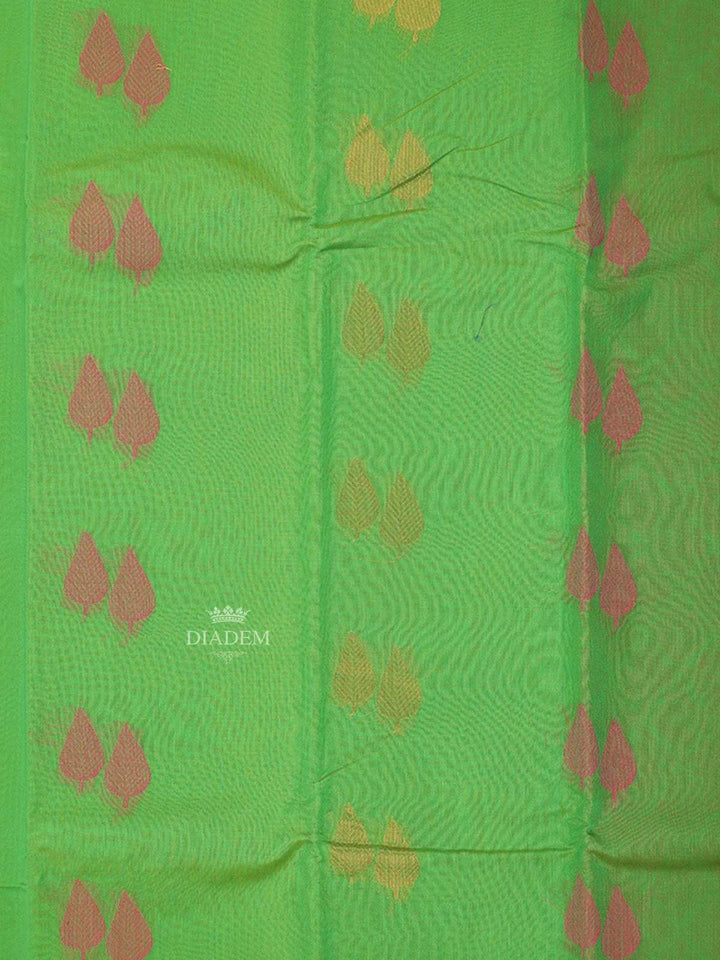 Green Silk Cotton Saree with Double Leaf Motif Design on the Body with Contrast Border - Diadem