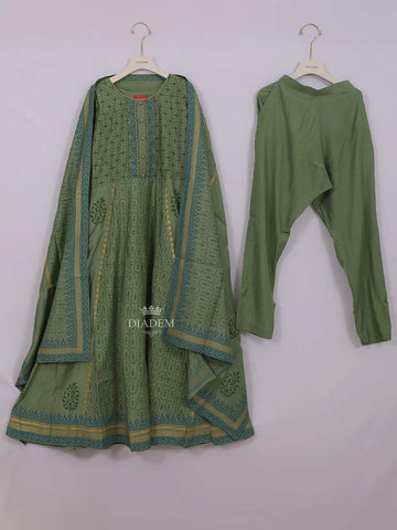 Green Cotton Straight Cut Salwar Suit Adorned with Floral Prints, paired with Dupatta - Diadem