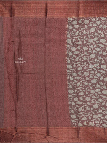 Light Brown Chanderi Silk Saree with Vine Leaf Design on the Body with Contrast Border - Diadem