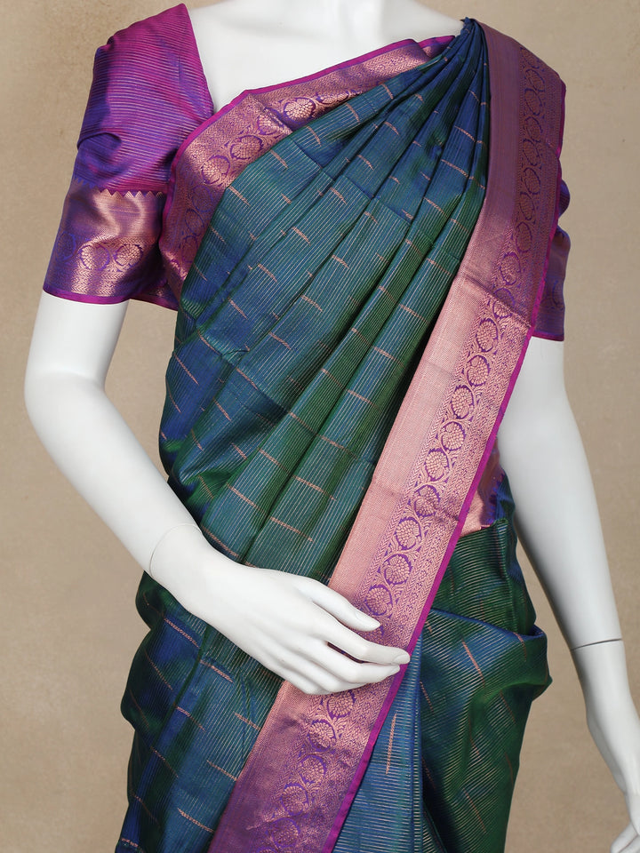 Blue Vaira oosi Woven Pure Kanchipuram Silk Saree - Diadem
