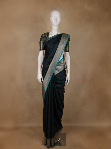 Deep Green Solid Designed Woven Banarasi Silk Saree - Diadem