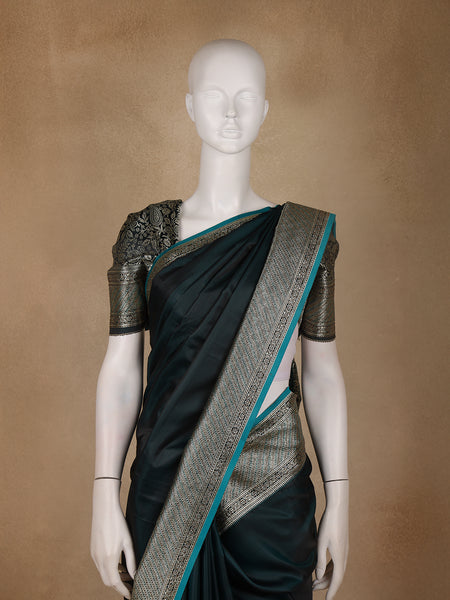 Deep Green Solid Designed Woven Banarasi Silk Saree - Diadem