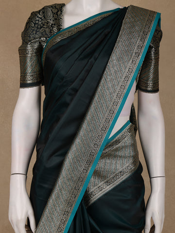 Deep Green Solid Designed Woven Banarasi Silk Saree - Diadem
