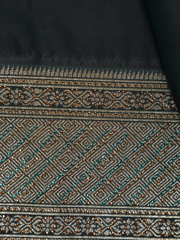Deep Green Solid Designed Woven Banarasi Silk Saree - Diadem