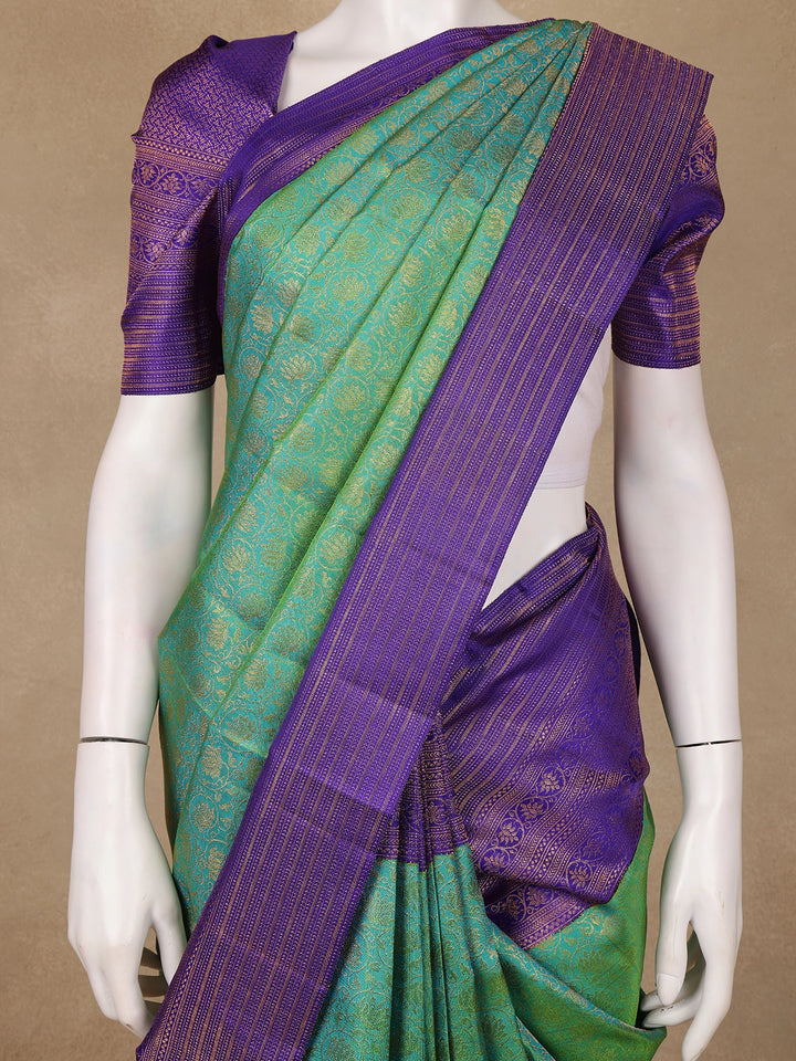 Green Floral Woven Pure Kanchipuram Silk Saree - Diadem