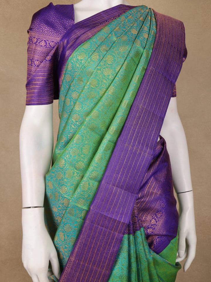 Green Floral Woven Pure Kanchipuram Silk Saree - Diadem