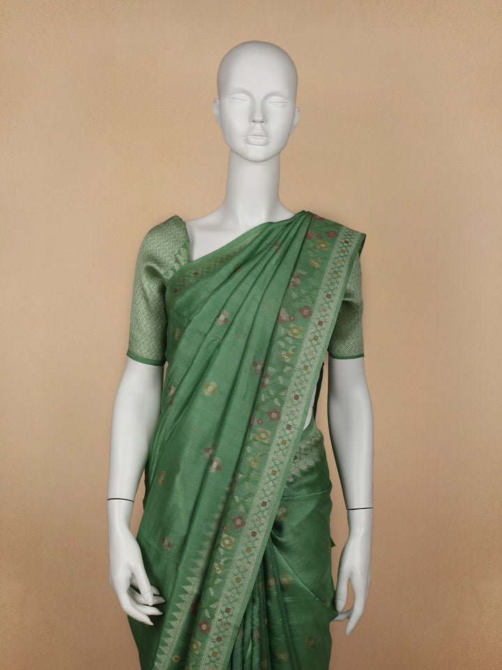 Green Floral Designed Raw Silk Saree - Diadem