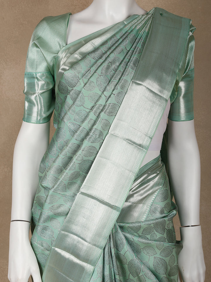 Green Floral Woven Pure Kanchipuram Silk Saree - Diadem