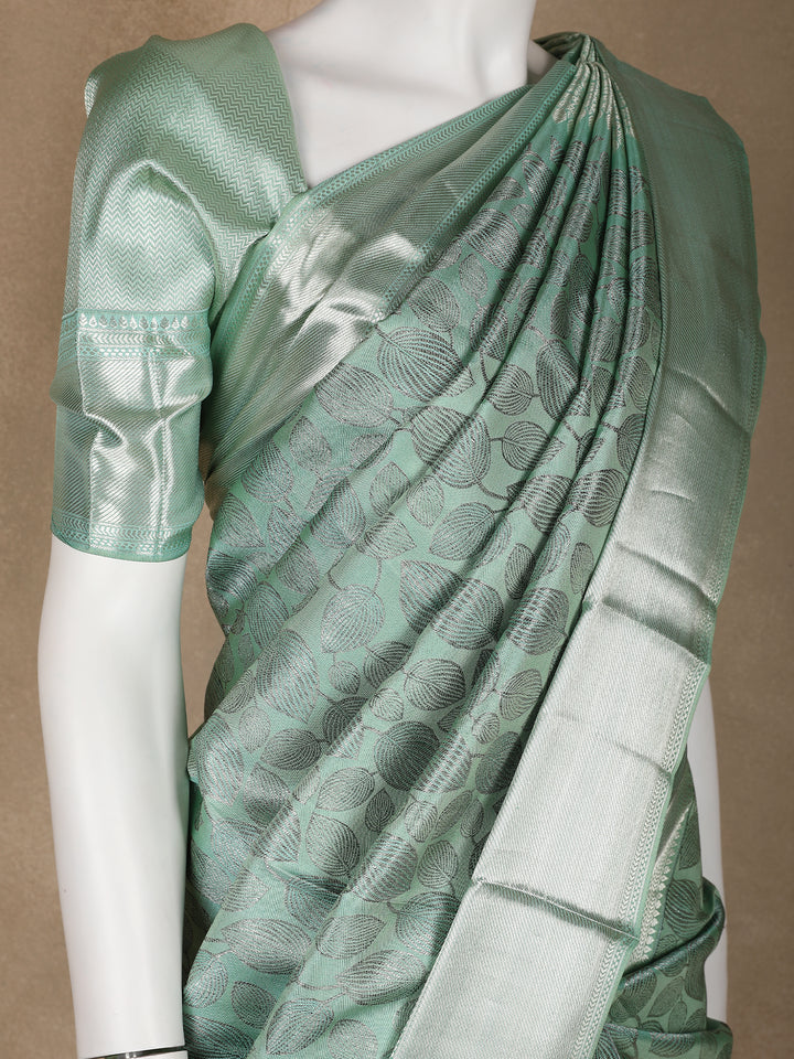 Green Floral Woven Pure Kanchipuram Silk Saree - Diadem