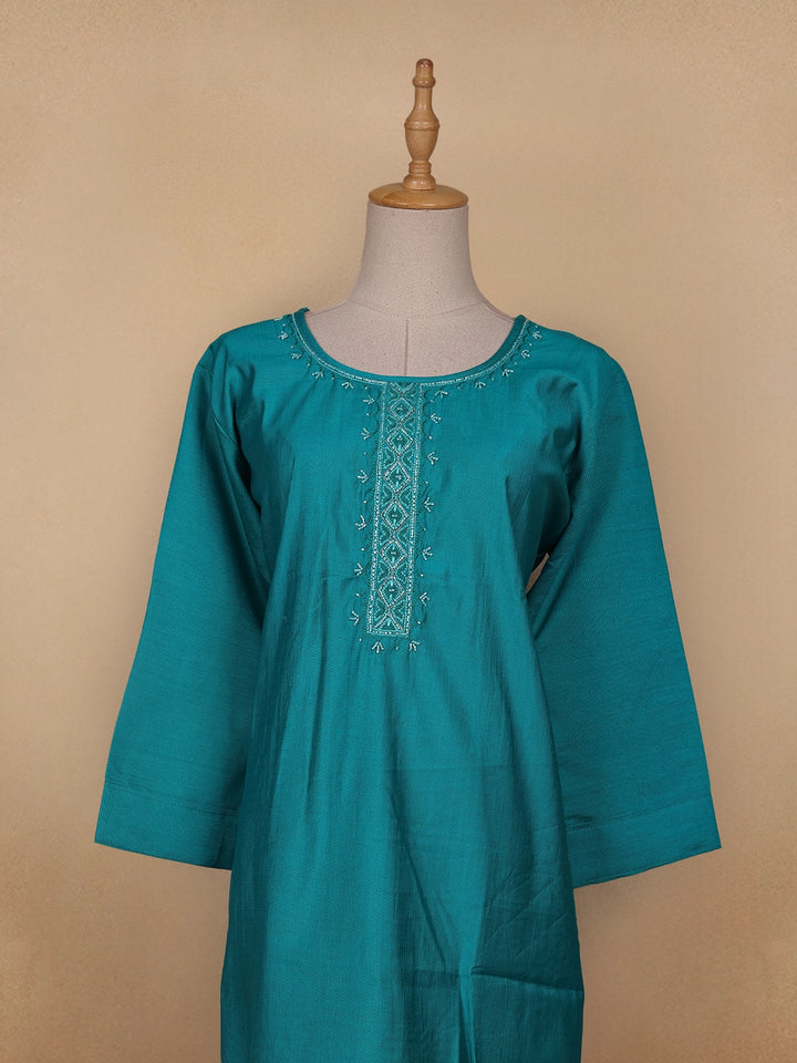 Green Solid Casual Cotton Kurti - Diadem