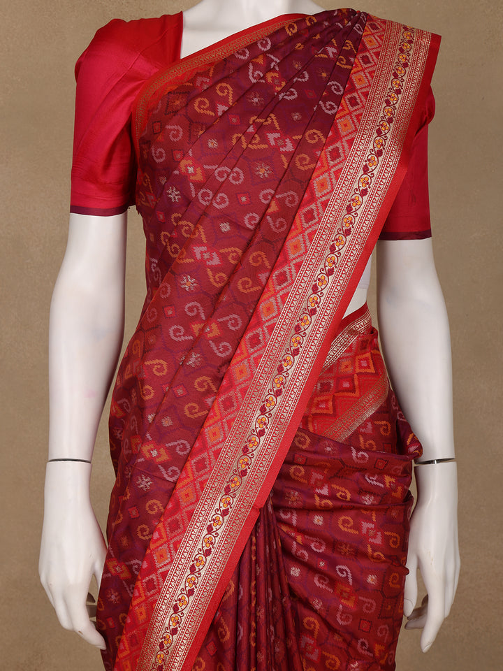 Maroon Geometric Motif pattern Silk Saree - Diadem