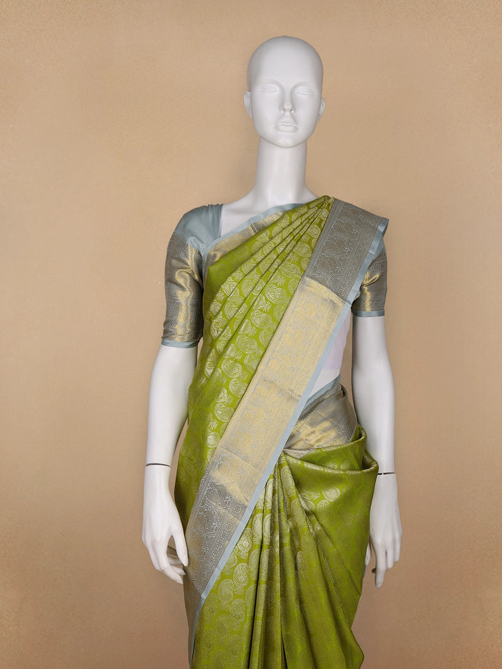 Parrot Green paisley Woven Pure Kanchipuram Silk Saree - Diadem