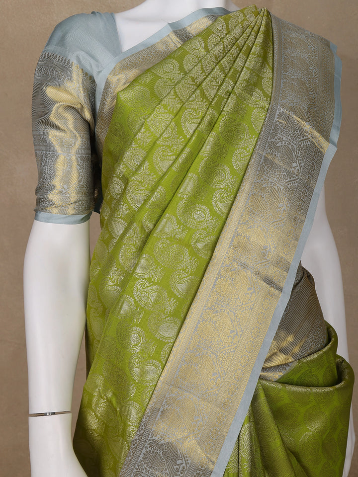 Parrot Green paisley Woven Pure Kanchipuram Silk Saree - Diadem
