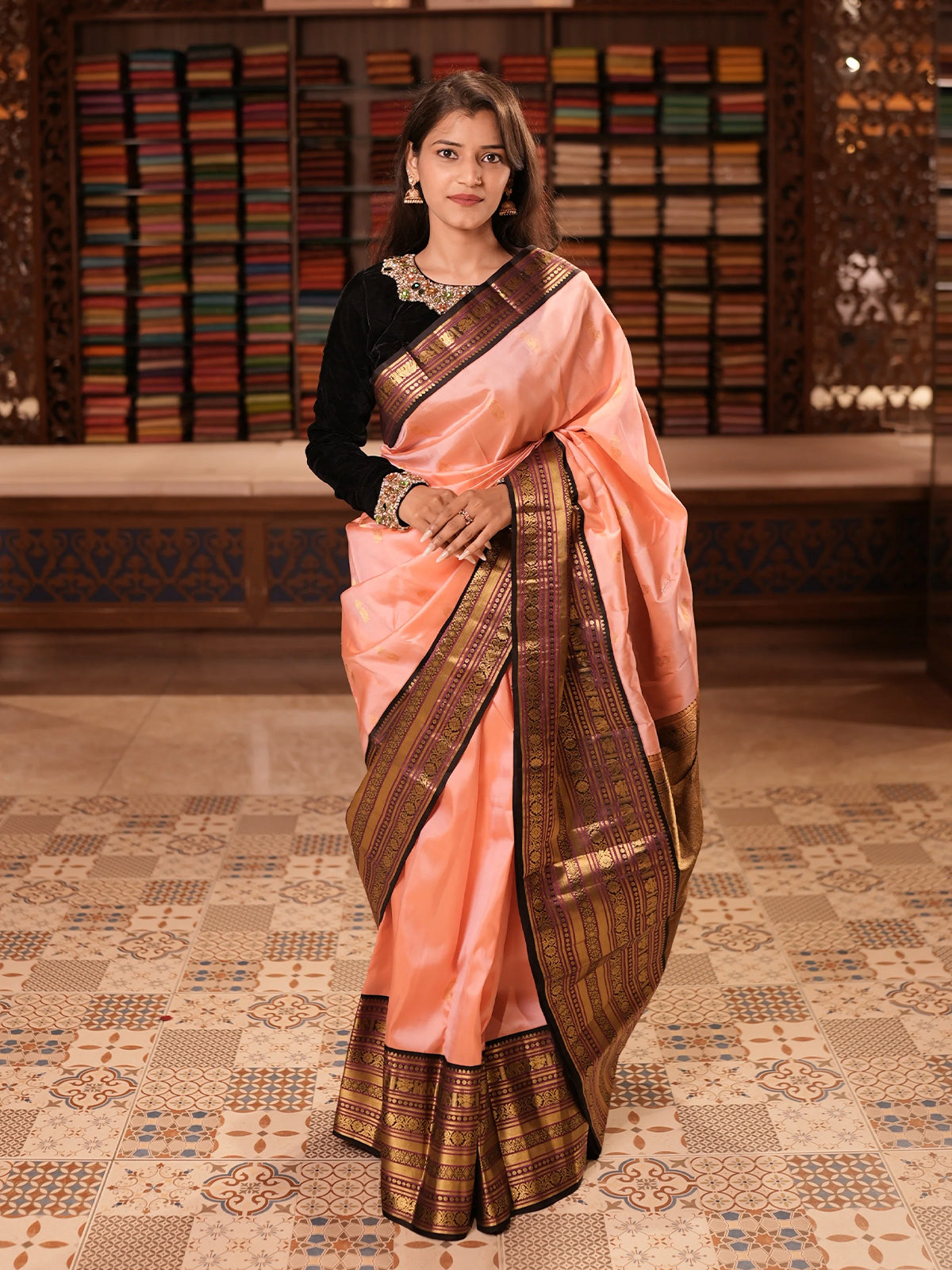 Peach Pink Butta Zari Woven Design Pure Kanchipuram Silk Saree with Contrast Varisai Pattu Border