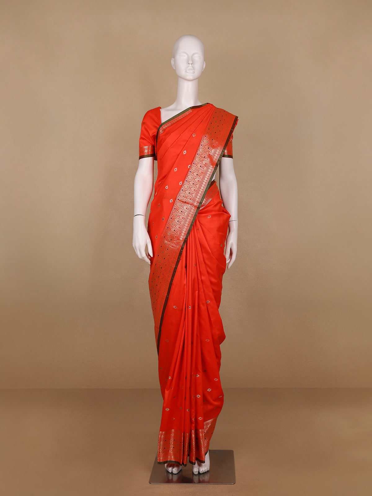 Red Floral And Diamond Mtif Zari Weaving Soft Silk Saree - Diadem