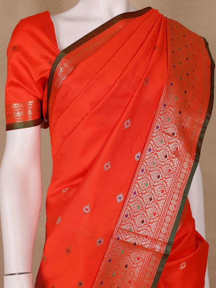 Red Floral And Diamond Mtif Zari Weaving Soft Silk Saree - Diadem