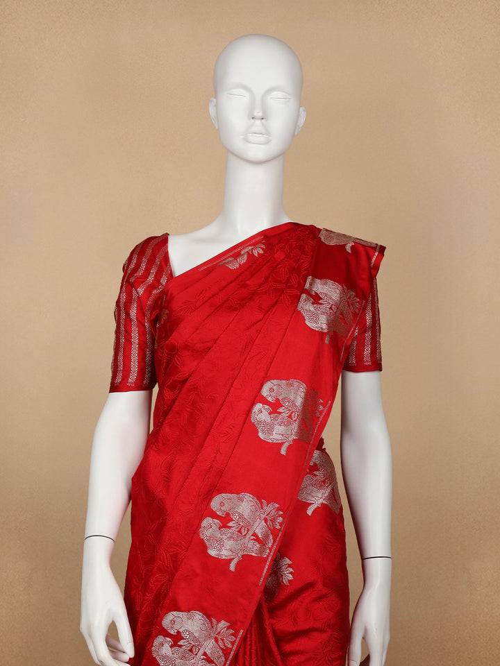 Red Floral Designed Banarasi Silk Saree - Diadem