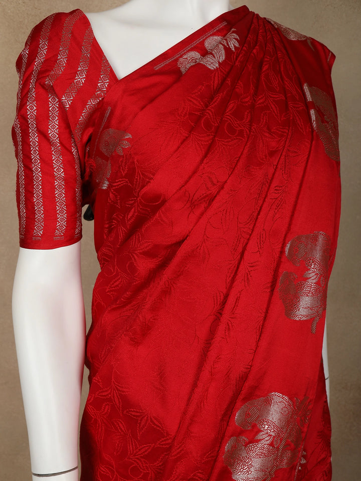 Red Floral Designed Banarasi Silk Saree - Diadem