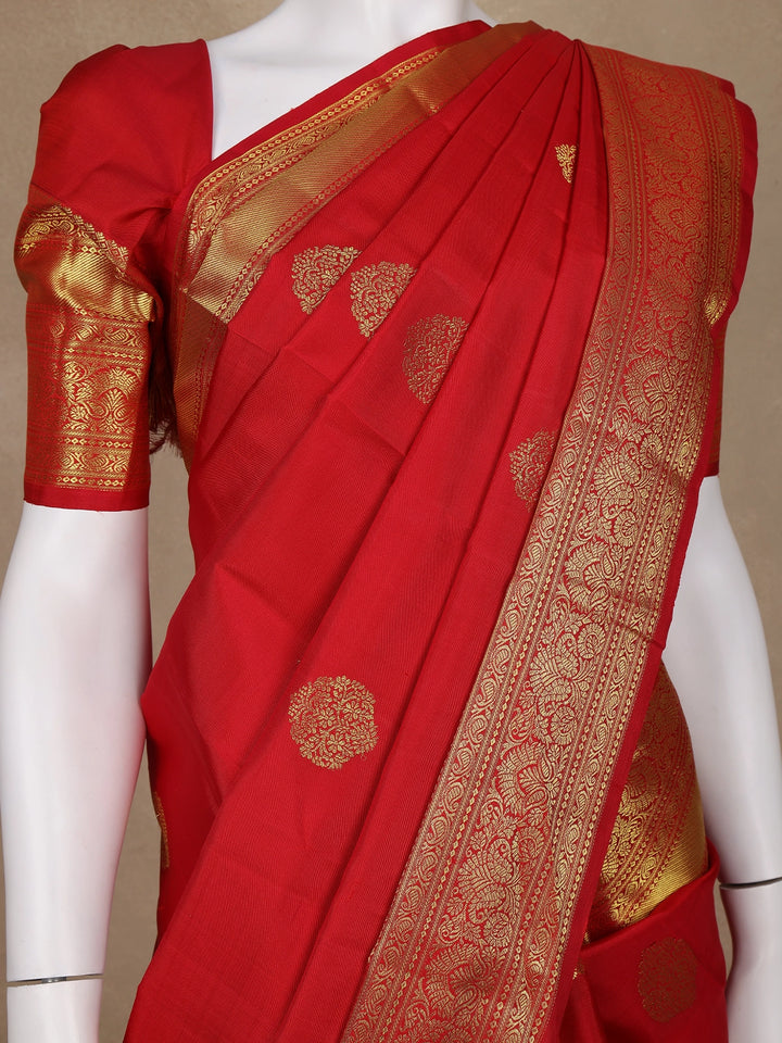 Red Floral Woven Pure Kanchipuram Silk Saree - Diadem