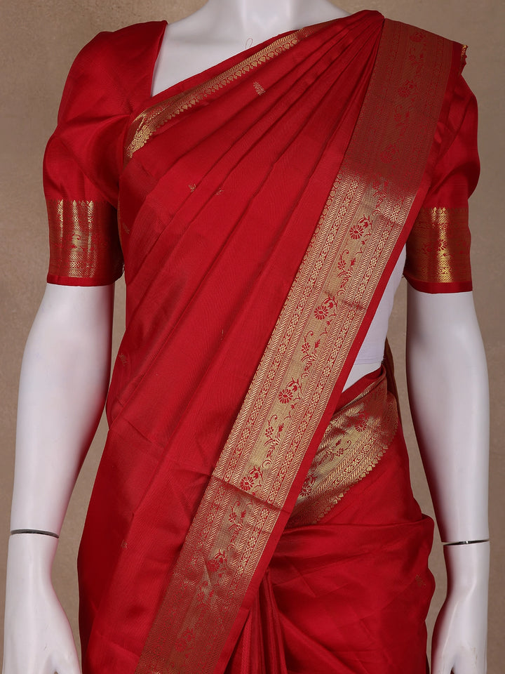 Red Floral Woven Pure Kanchipuram Silk Saree - Diadem