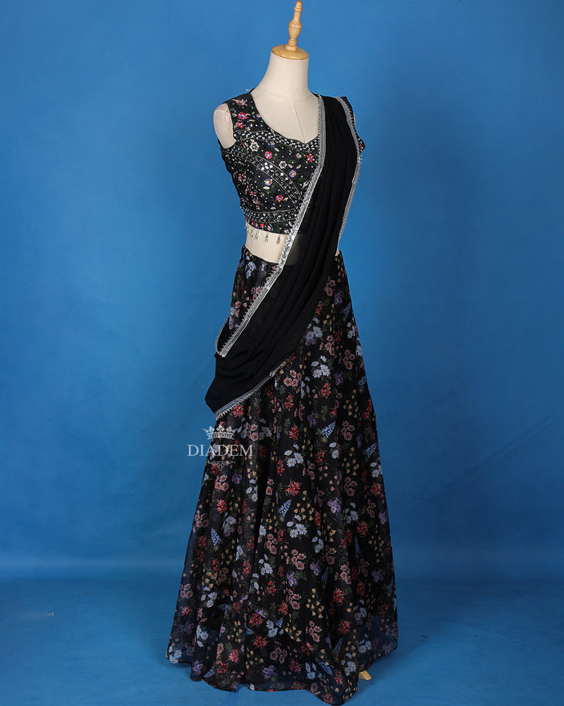 Betel Neck Black Mirror Embroidered Organza 