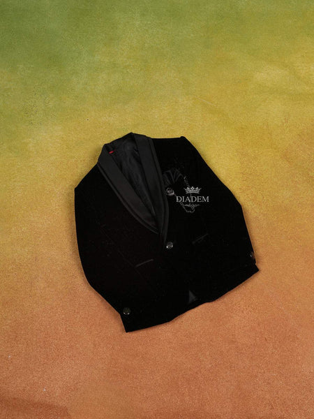 Black Solid Coat Suit with Brooch - Diadem